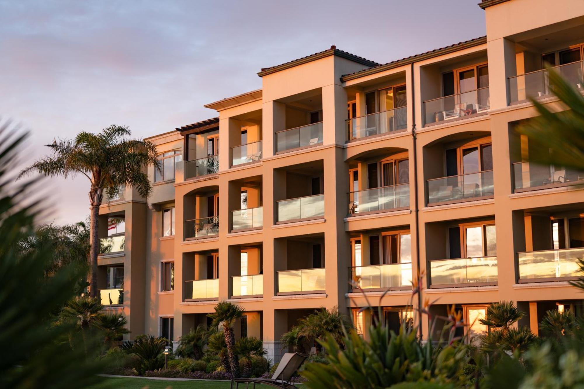 Dolphin Bay Resort And Spa Пизмоу Бийч Екстериор снимка